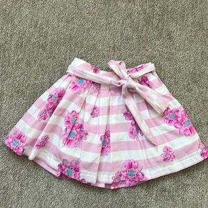 Balloon chic girls size 6 skirt. 100% cotton. Side zip. Belt-